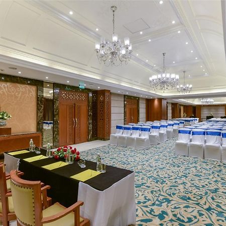 Lemon Tree Premier “The Atrium” Ahmedabad Hotel Luaran gambar