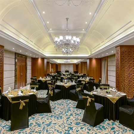 Lemon Tree Premier “The Atrium” Ahmedabad Hotel Luaran gambar